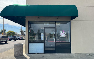 AlmadenFront.300x191